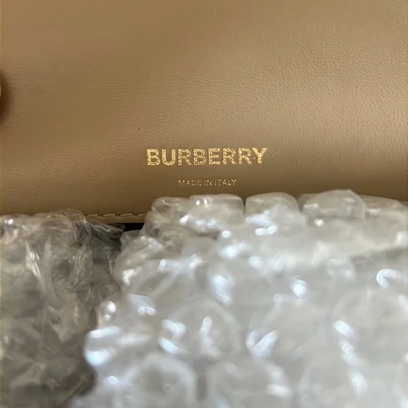 Burberry Lola small quilted lambskin bag - Picture 4 of 12